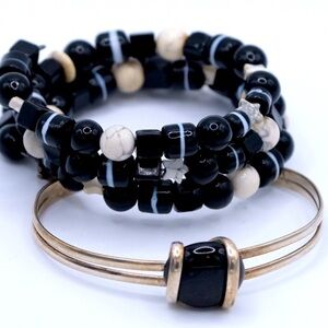 Gorgeous lightweight Bangles Beaded Art Market find with Metal details